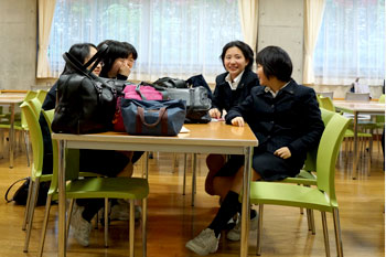 三輪田学園の生徒たち