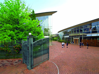 学校法人都築育英学園リンデンホールスクール